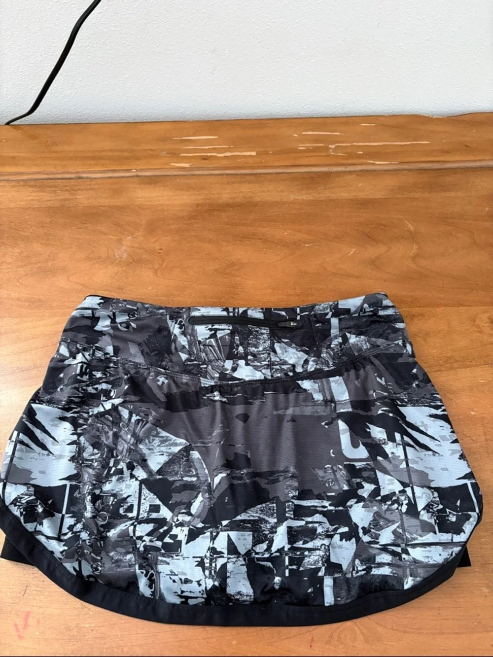 The North Face Women’s Black & Gray Patterned Athletic Skort Size Small